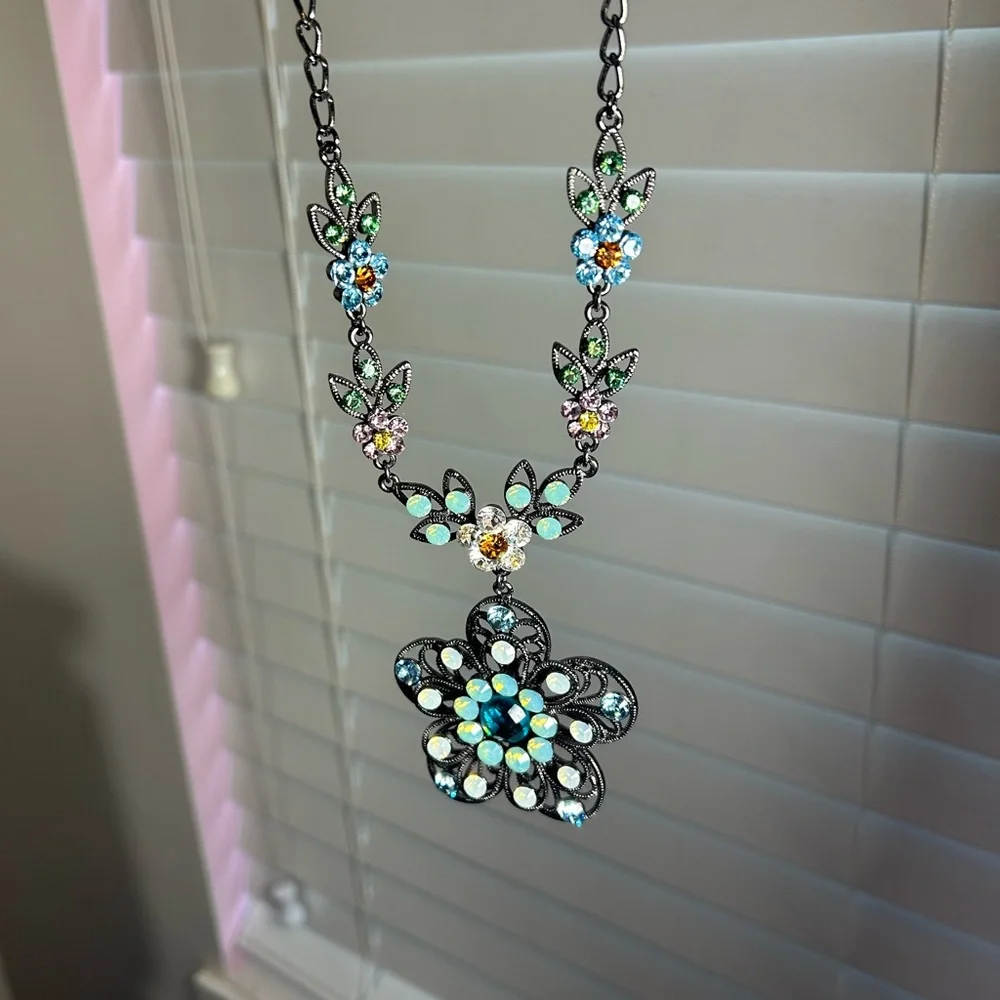 Sparkling Flower Crystals Necklace + Earrings Set - Picture 7 of 9